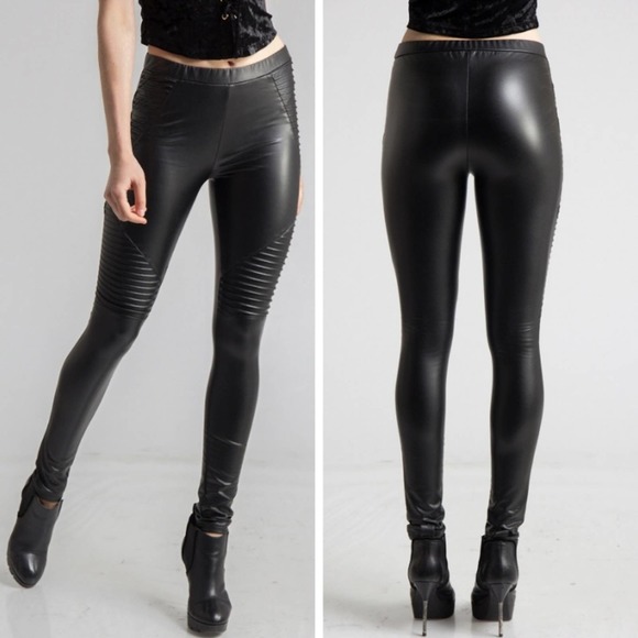 FAUX LEATHER MOTO PANTS IN BLACK - Picture 2 of 8